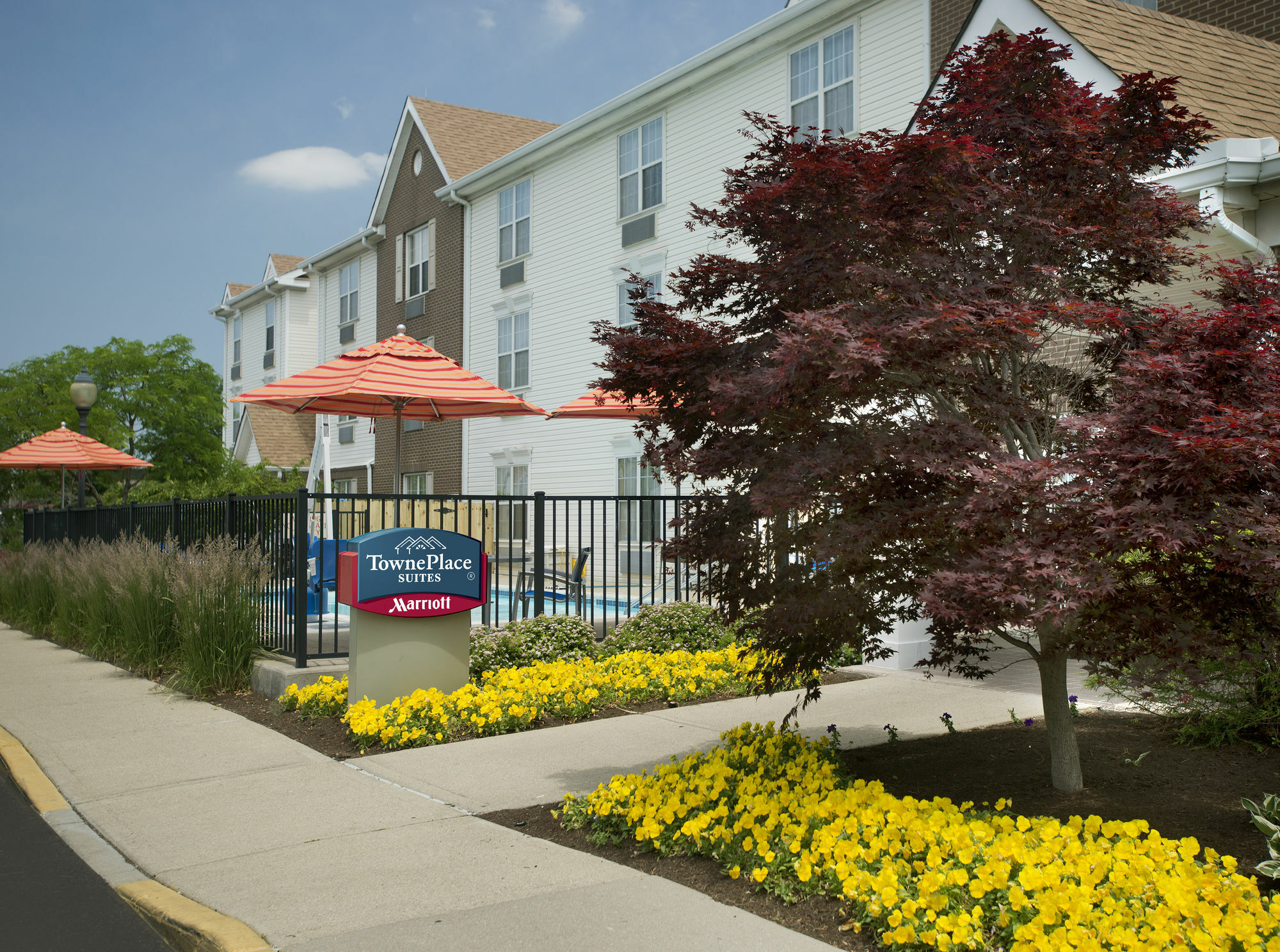 Birch Hills Suites - Blue Ash Exterior photo