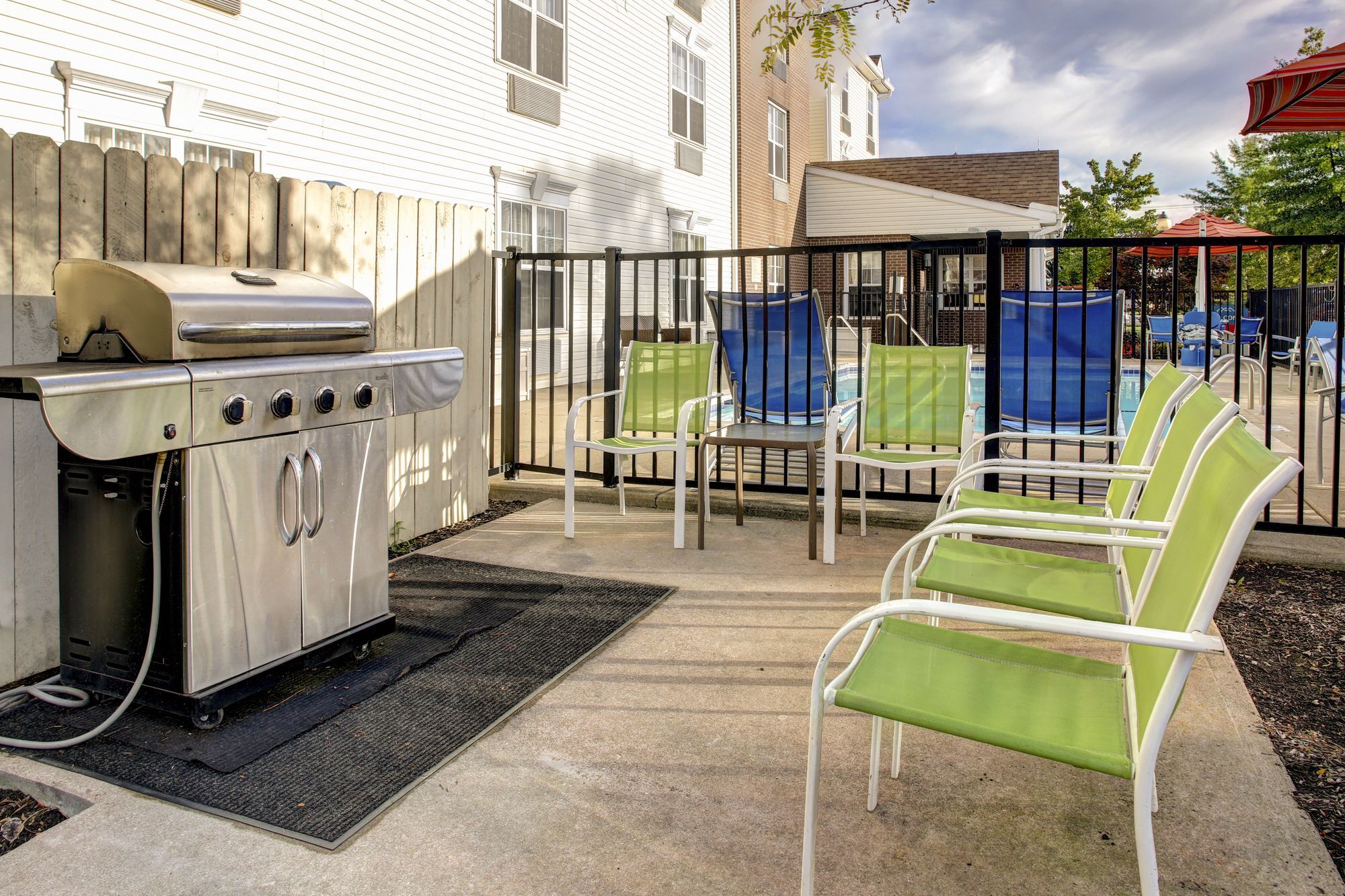 Birch Hills Suites - Blue Ash Exterior photo
